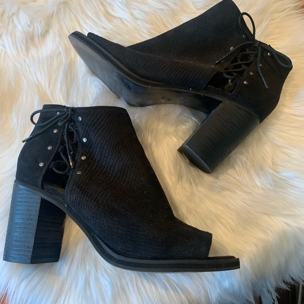 Nine West peep toed booties